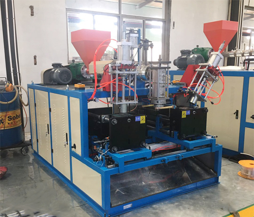 中空吹塑机单螺杆挤出时，在调试和使用应注意哪些问题?