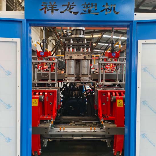 28、全自动2+2型伺服吹塑机1.jpg